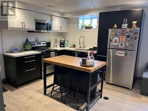 2247 Haltyre Ct in Mississauga, ON - Building Photo - Building Photo