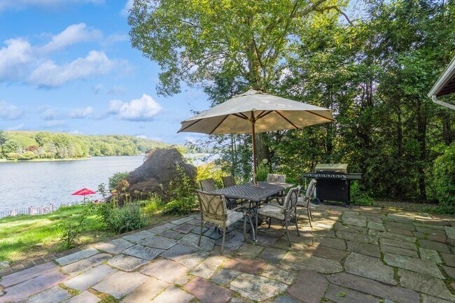 224 Lake Shore Rd in Putnam Valley, NY - Building Photo - Building Photo