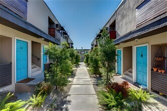 278 E Washington Blvd in Pasadena, CA - Foto de edificio - Building Photo