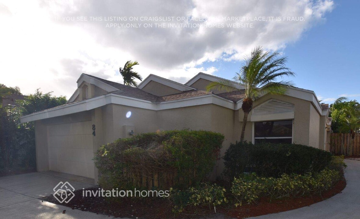 84 Sandpiper Way in Boynton Beach, FL - Building Photo