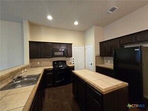 697 Creekside Cir in New Braunfels, TX - Building Photo - Building Photo