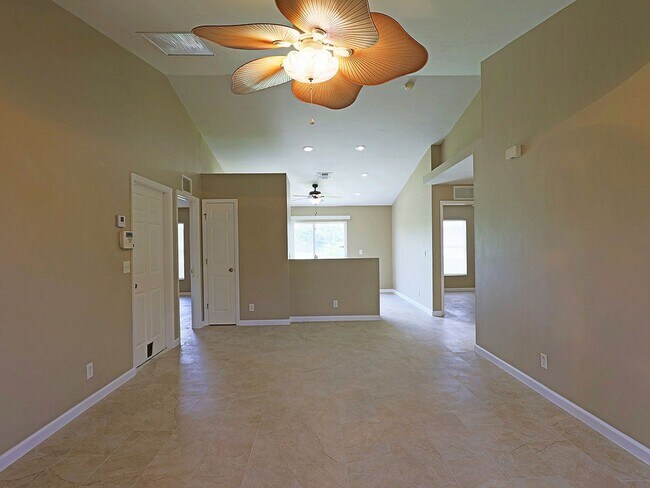 325 NE 30th Terrace in Cape Coral, FL - Building Photo - Building Photo