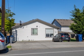 11521 Marino Ave in Everett, WA - Foto de edificio - Building Photo