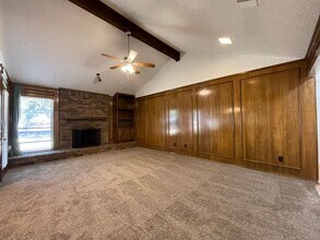 760 NW Douglas St in Burleson, TX - Building Photo - Building Photo