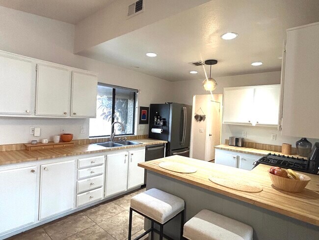 74103 Catalina Way, Unit Palm Desert Condo in Palm Desert, CA - Foto de edificio - Building Photo