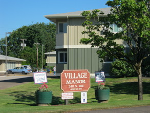 Village Manor in Lebanon, OR - Building Photo - Building Photo