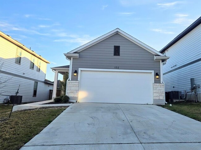 132 Old Stagecoach Rd in Jarrell, TX - Foto de edificio - Building Photo