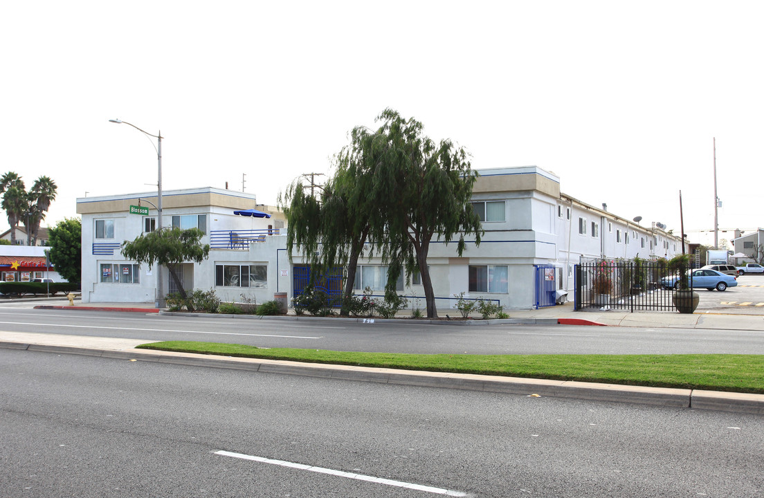 Sea Air Apartments in Redondo Beach, CA - Building Photo