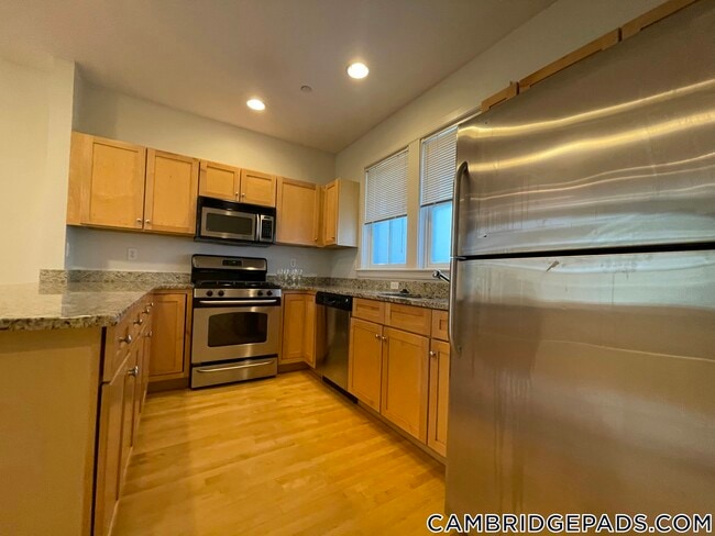 110 Second St, Unit PH10 in Cambridge, MA - Building Photo - Building Photo