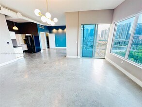 10 SW South River Dr, Unit 1211 in Miami, FL - Building Photo - Building Photo