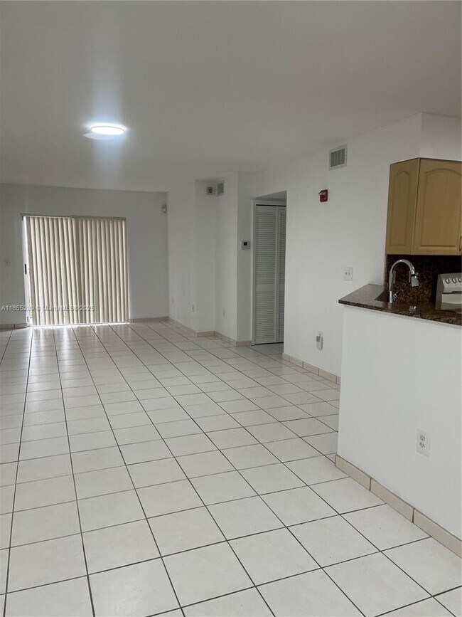 4681 NW 9th St in Miami, FL - Building Photo - Building Photo