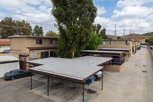 Ken Lor Apartments in Santa Clarita, CA - Building Photo