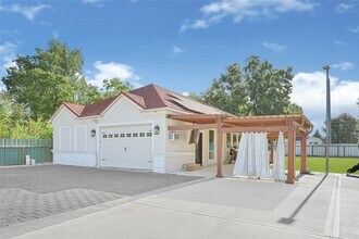 509 Joan Of Arc Dr in Hempstead, TX - Building Photo - Building Photo