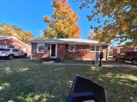 6105 Oakdale Ln in Louisville, KY - Building Photo