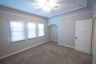 7215 Willoughby Ave in Los Angeles, CA - Building Photo - Building Photo