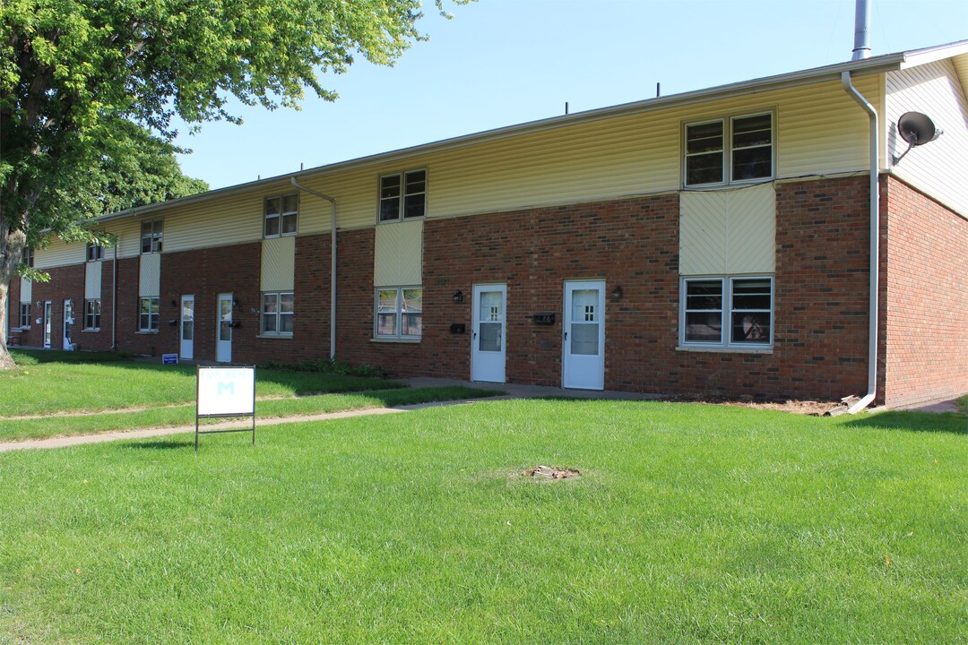 1955 E 8th St in Fremont, NE - Foto de edificio