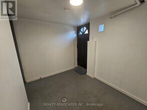 72 Auburn Ave in Toronto, ON - Building Photo - Building Photo