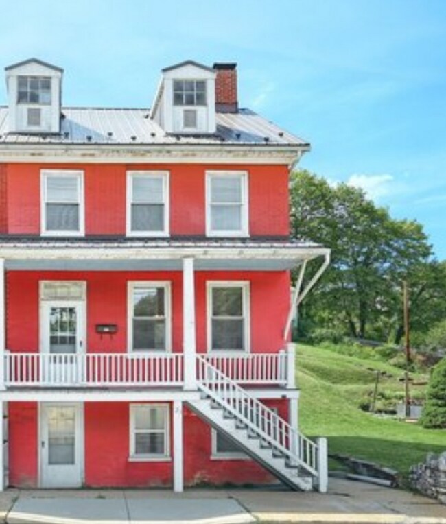 23 Baltimore St in Glen Rock, PA - Building Photo - Building Photo