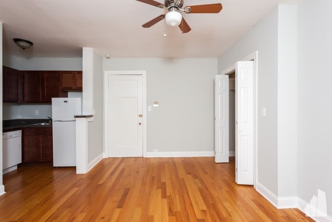 837 W Wolfram St, Unit 305