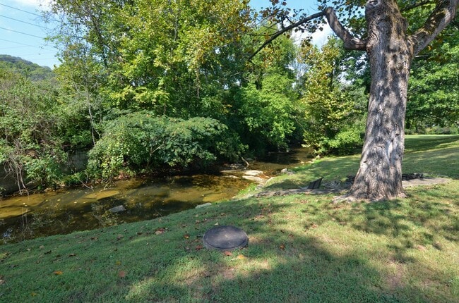 230 Boxwood Dr in Franklin, TN - Building Photo - Building Photo