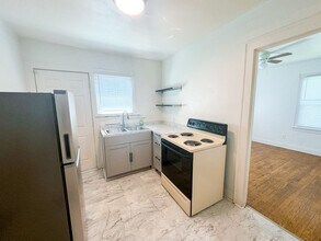 1464 N Chester Ave-Unit -1464 N Chester Ave in Indianapolis, IN - Foto de edificio - Building Photo