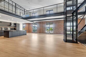 12 Roosevelt Ave in Roslyn, NY - Building Photo - Building Photo