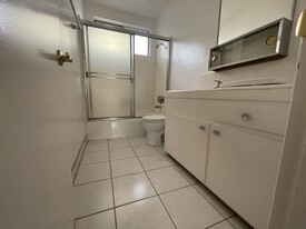 15529 Moorpark St, Unit 3 in Encino, CA - Building Photo - Building Photo