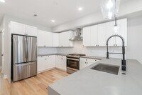 2709 W Jefferson St photo'
