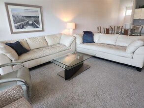 6606 Pineview Terrace, Unit 201 in Bradenton, FL - Foto de edificio - Building Photo