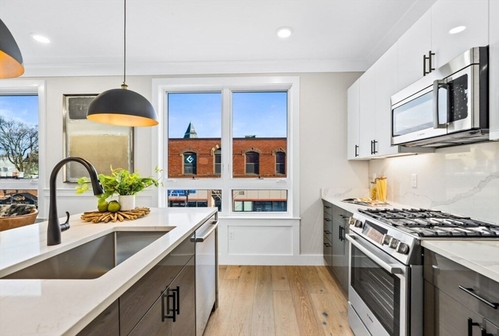 300 Somerville Ave in Somerville, MA - Building Photo