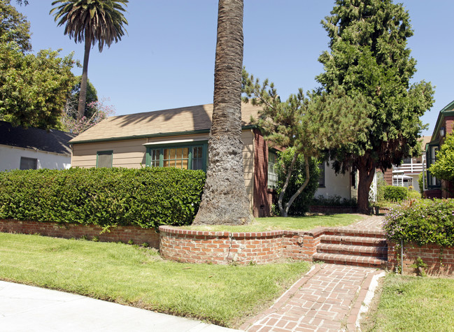 The Village Square in Whittier, CA - Foto de edificio - Building Photo