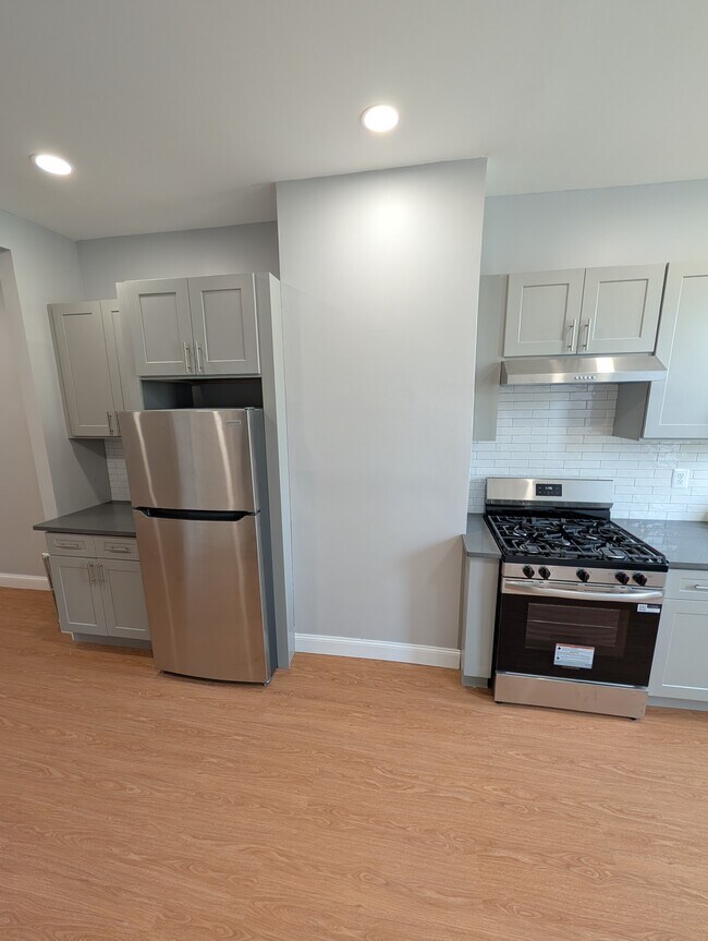 513 Grandview Ave, Unit 2L in Ridgewood, NY - Building Photo - Building Photo