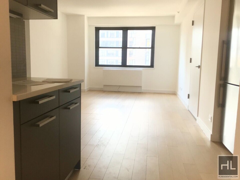 East 39th Street in New York, NY - Building Photo