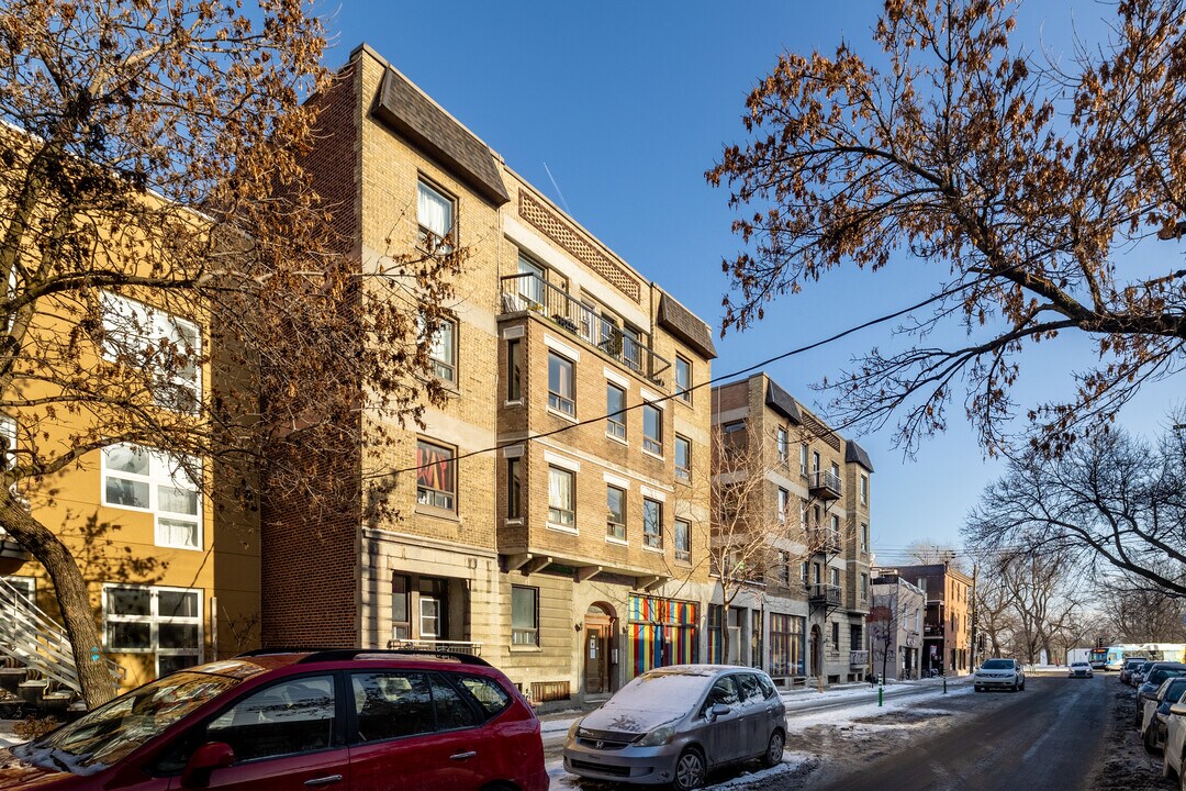 4215-4229 De Laroche in Montréal, QC - Building Photo