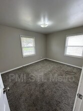452 Midlothian Rd in St. Louis, MO - Building Photo - Building Photo