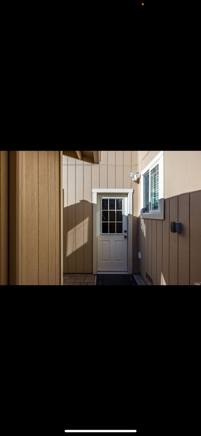 4664 Fairway Dr, Unit 1 in Rohnert Park, CA - Foto de edificio - Building Photo
