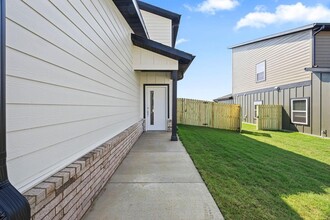 1801 SW Poigai Wy in Bentonville, AR - Building Photo - Building Photo