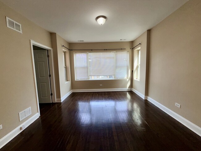7208 S Cornell Ave in Chicago, IL - Building Photo - Building Photo