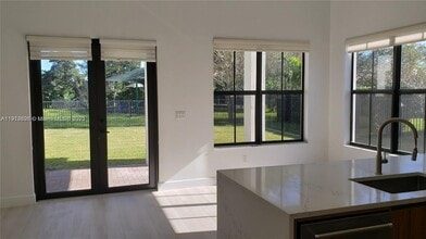 8280 NW 28th St in Pembroke Pines, FL - Building Photo - Building Photo