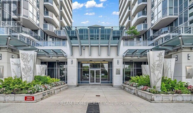 5793 Yonge St in Toronto, ON - Building Photo - Building Photo