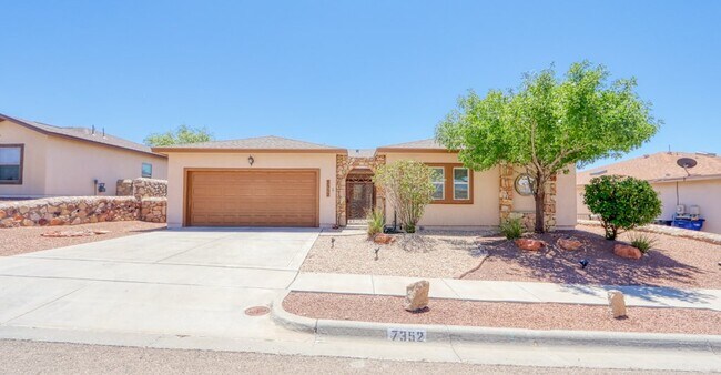 7352 Cibolo Creek Dr in El Paso, TX - Foto de edificio - Building Photo