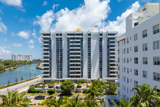 Portugal Towers Condominiums in Miami Beach, FL - Building Photo - Building Photo