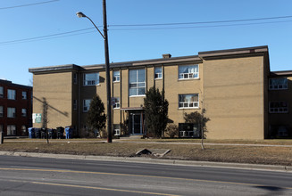 2440-2444 Keele St in Toronto, ON - Building Photo - Building Photo