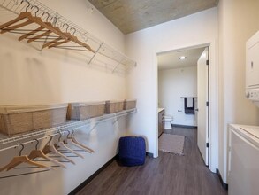 160 N Ashland Ave in Chicago, IL - Building Photo - Building Photo