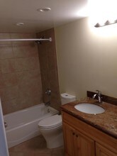 550 Bayshore Dr-Unit -215 in Fort Lauderdale, FL - Building Photo - Building Photo