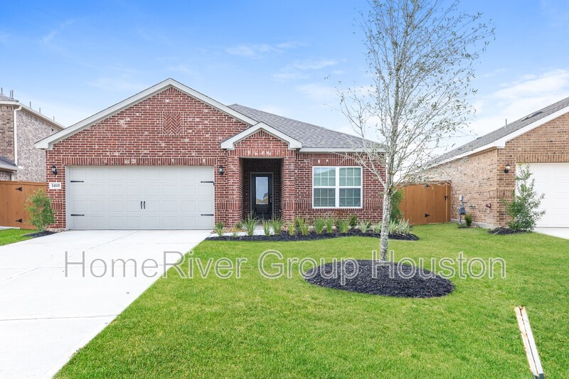 14101 Freeboard Dr in Santa Fe, TX - Building Photo