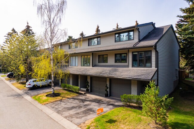 Point Mckay in Calgary, AB - Building Photo - Building Photo