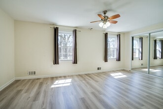 7913 Central Park Cir in Alexandria, VA - Building Photo - Building Photo