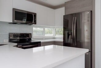 8041 Harding Ave, Unit 101 in Miami Beach, FL - Building Photo - Building Photo