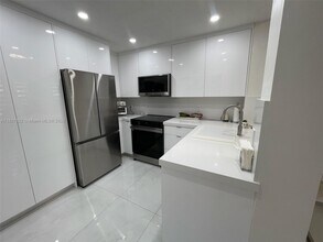 11479 NW 60th Ter in Doral, FL - Building Photo - Building Photo